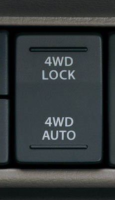 「4WD LOCK」「4WD AUTO」スイッチ（4WD CVT車）