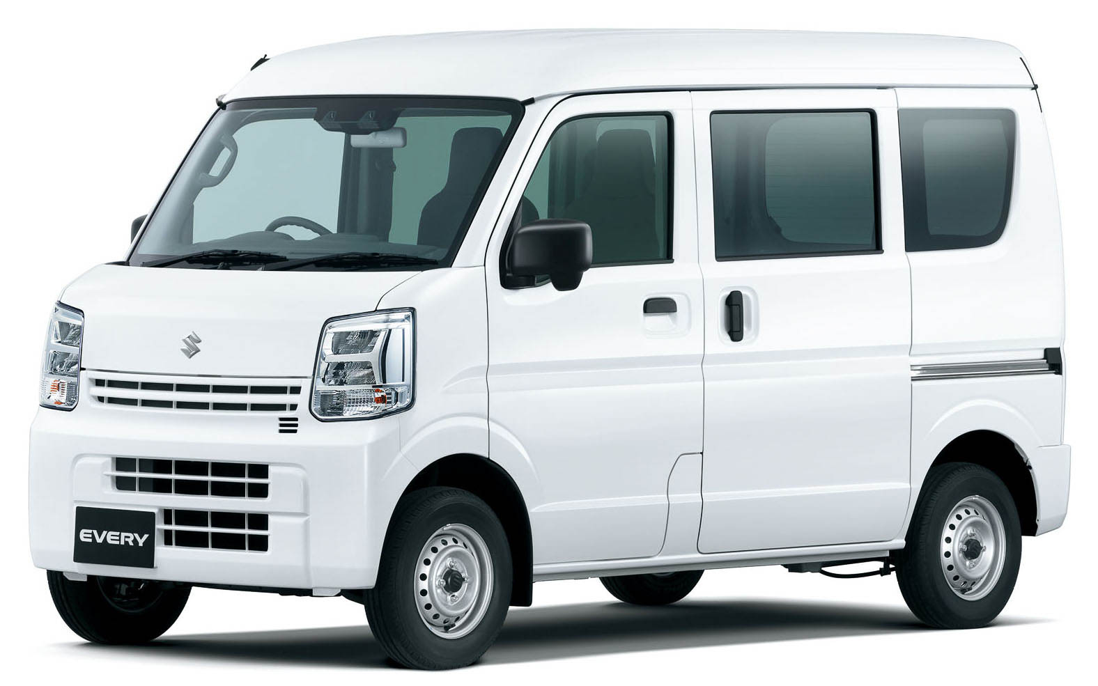 エブリイ（PAリミテッド LEDヘッドライト装着車）。ボディカラーはホワイト