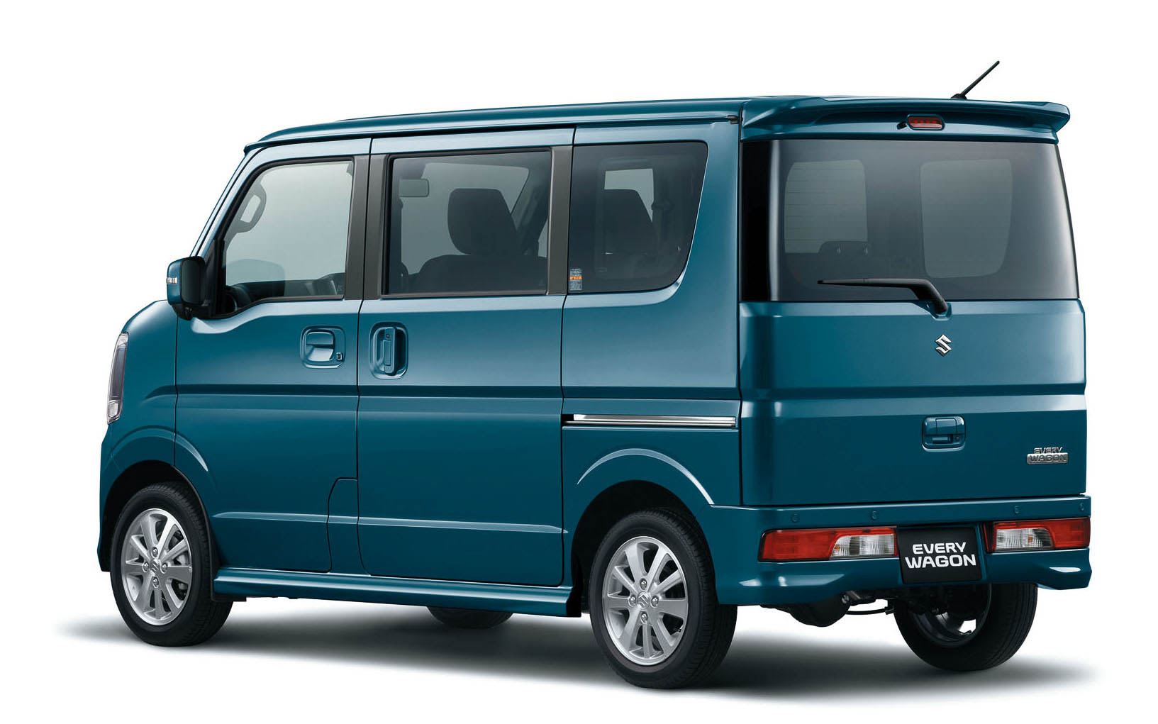 エブリイワゴン（PZターボ 標準ルーフ車）。ボディカラーはデニムブルーメタリック