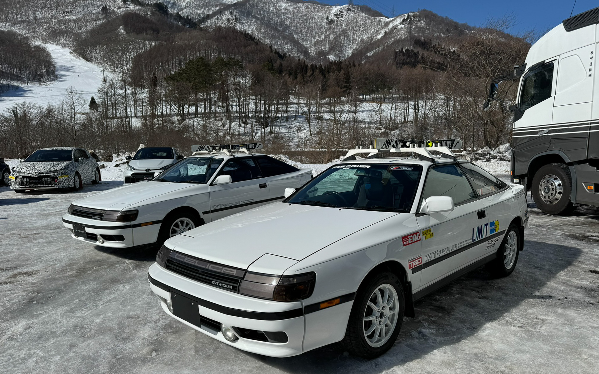 特設の試乗会場に展示されていたST165型セリカ。GT-FOURと名付けられたスポーツ4WDシステムを搭載していた。映画「私をスキーに連れてって」で人気爆発