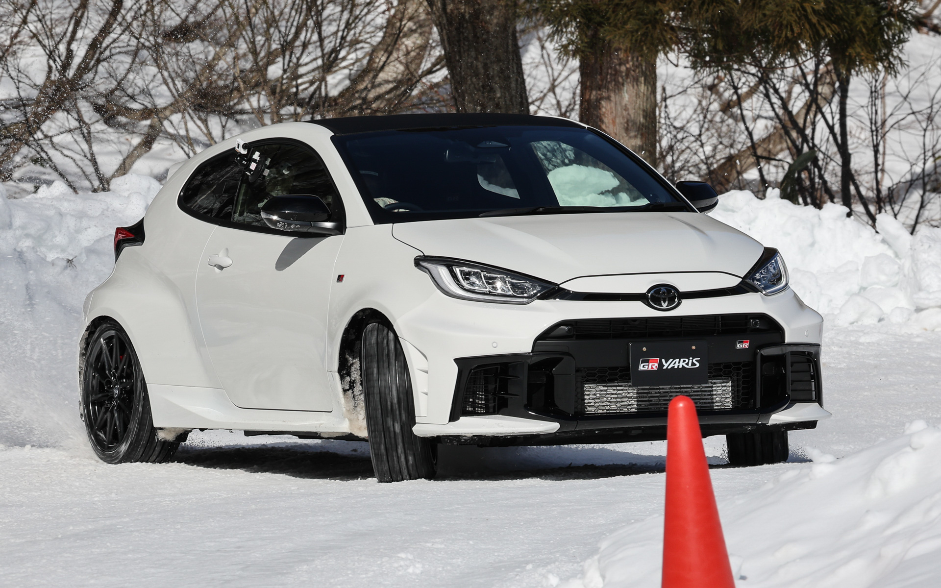 進化型GRヤリスのスポーツ4WDシステム「GR-FOUR」を雪上で試乗