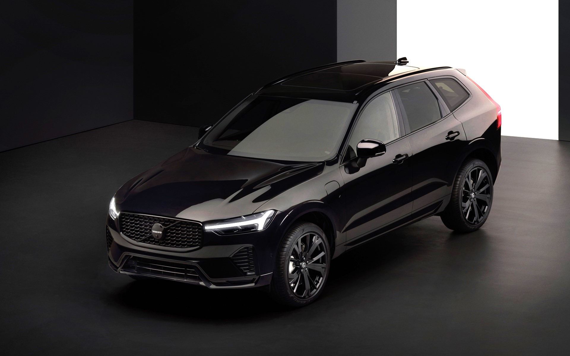 特別仕様車「XC60 Recharge Ultimate T6 AWD plug-in hybrid Black Edition」