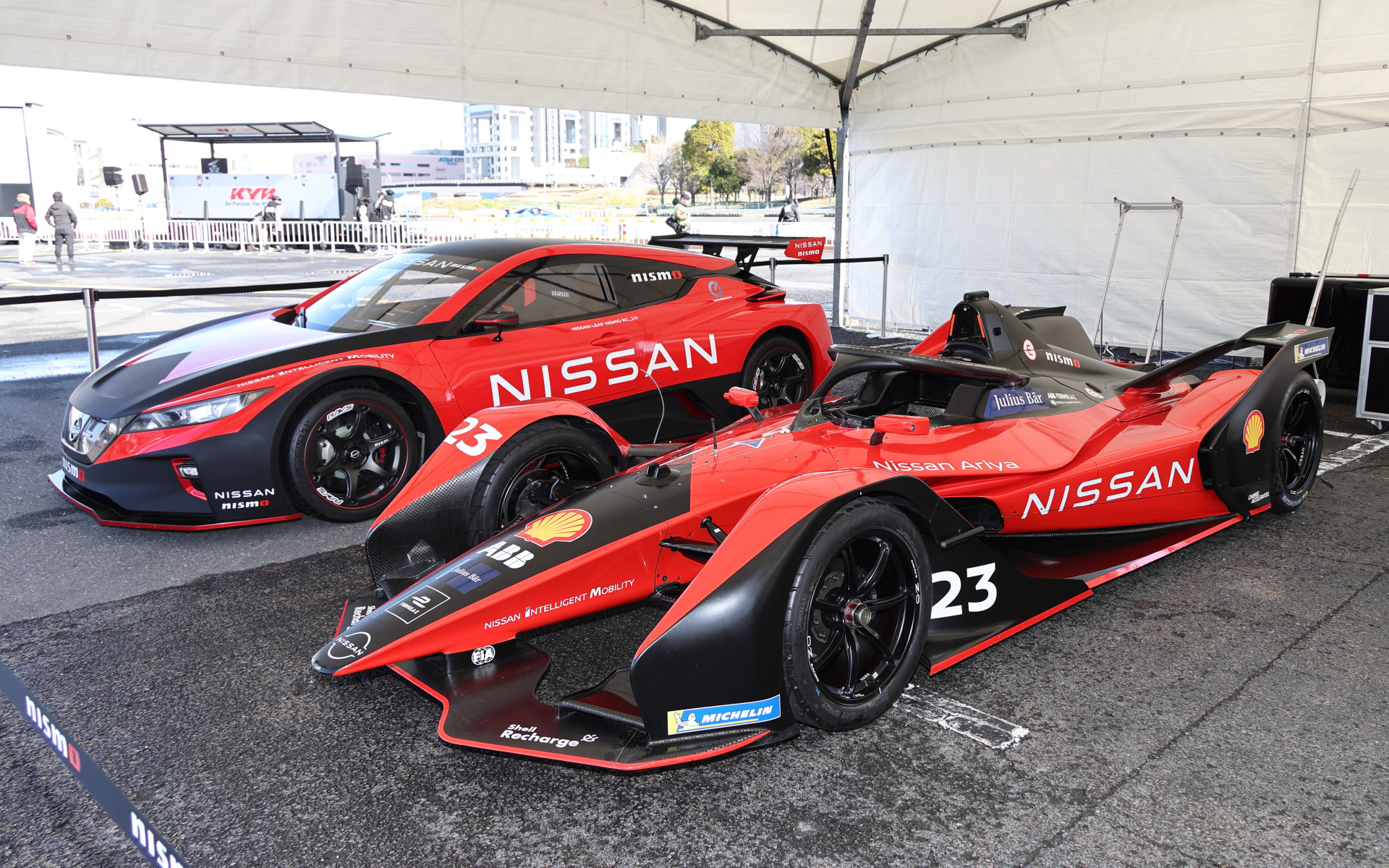 ニッサン　Formula E Gen2 car、リーフNISMO RCほか、SUPER GTやインタープロトシリーズ、女性だけのシリーズKYOJO CUPなど現在国内で開催されているレースのマシンの展示やスーパーフォーミュラマシンSF13の乗車体験などなかなかの充実ぶりだ