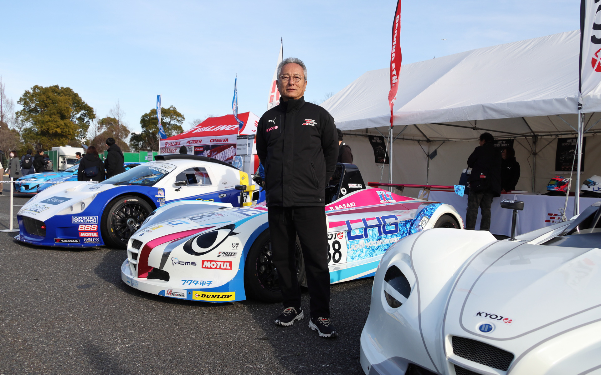 インタープロトシリーズ＆KYOJO CUP参戦車両と、KYOJO CUPオーガナイザーの関谷正徳氏