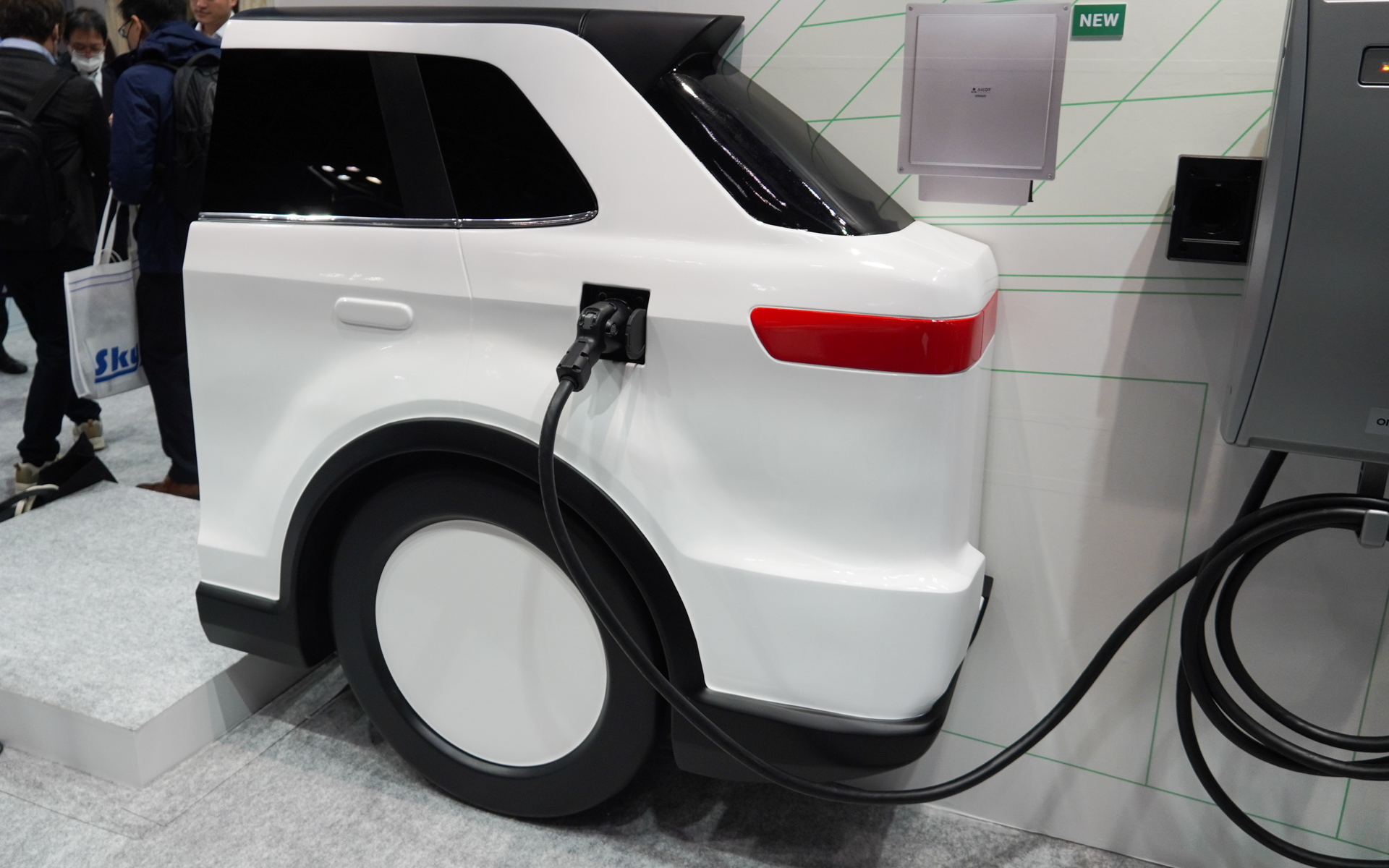 SMART GRID EXPOではV2Hシステムが数多く展示されている