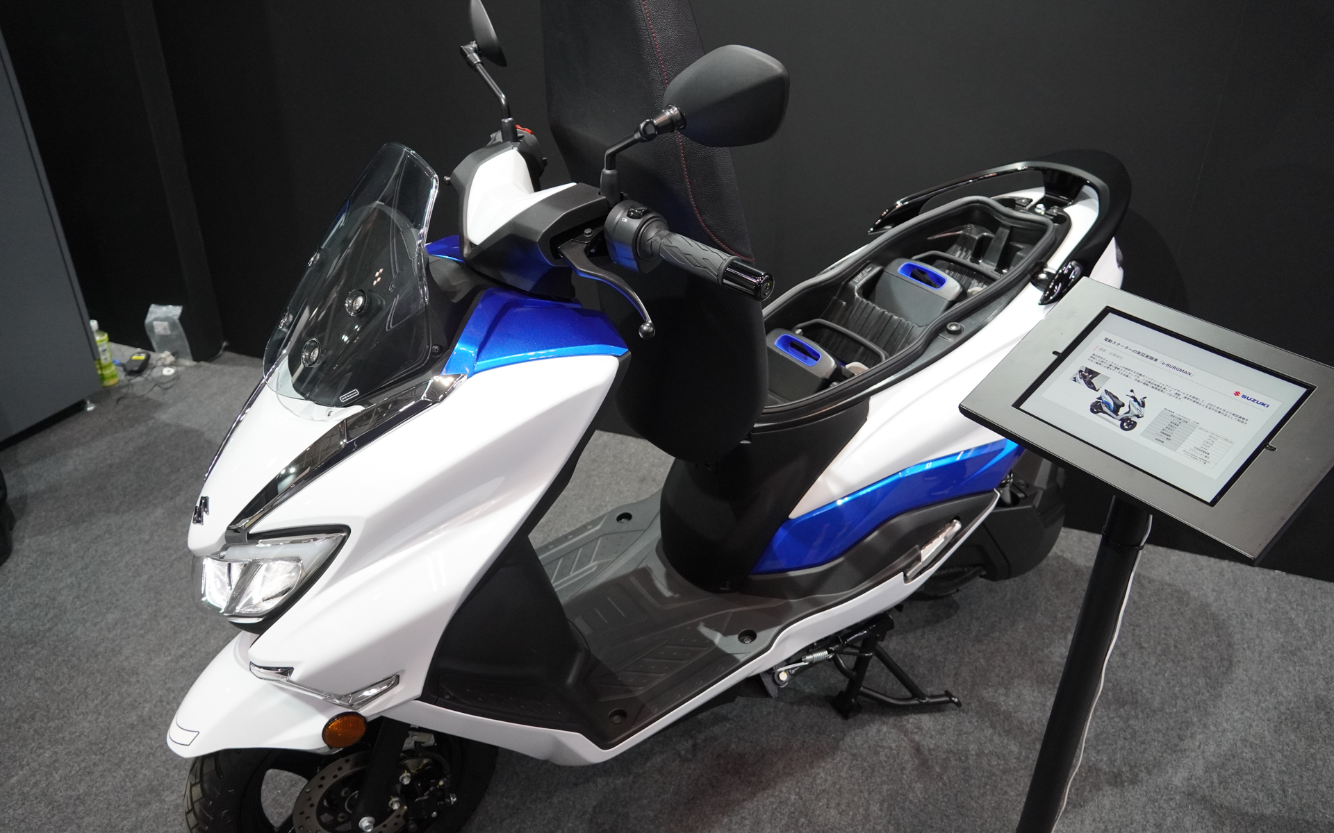 Honda Mobile Power Pack e：で動くスズキの電動スクーターの実証実験車「e-BURGMAN」