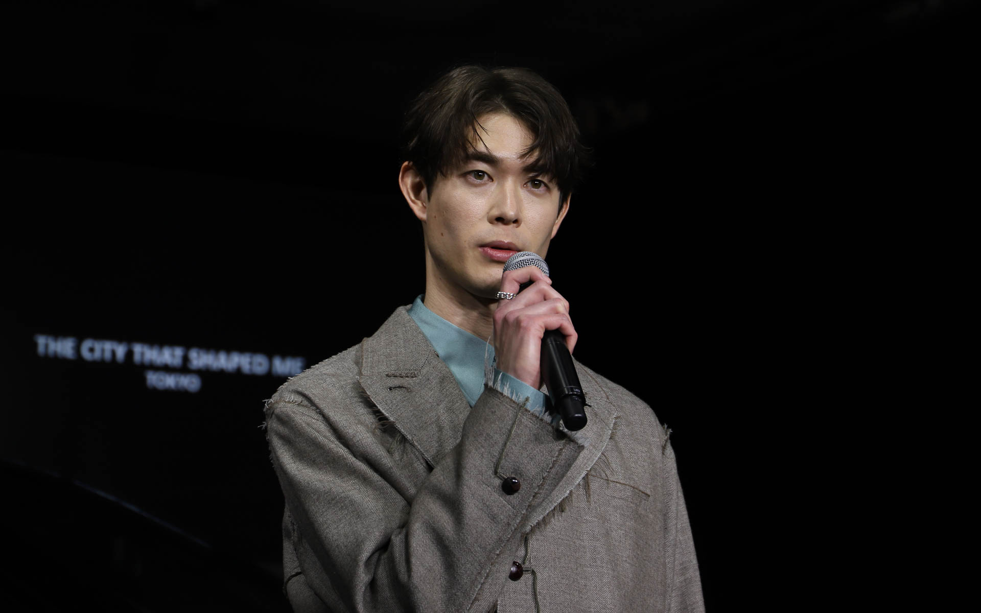 レンジローバー イヴォークのキャンペーンアンバサダーに起用された宮沢氷魚さん