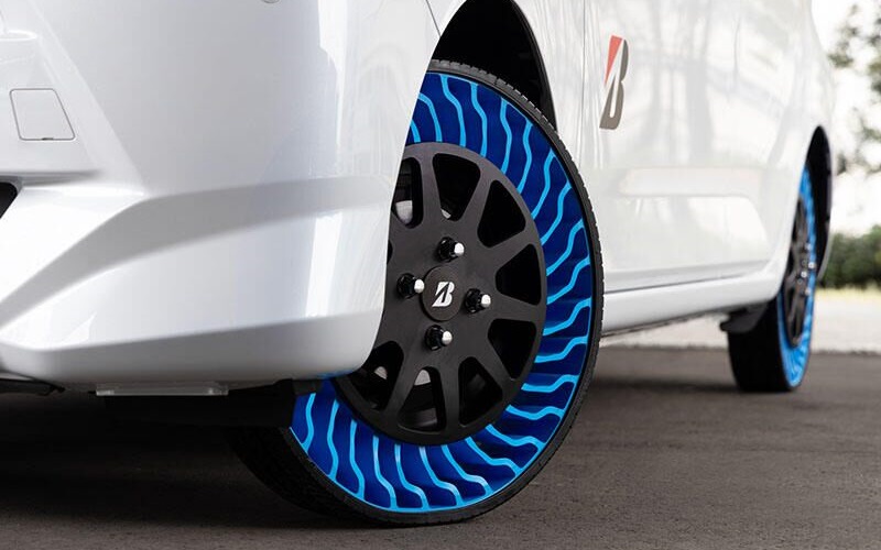 空気充填不要の次世代エアレスタイヤ「エアフリー」装着イメージ