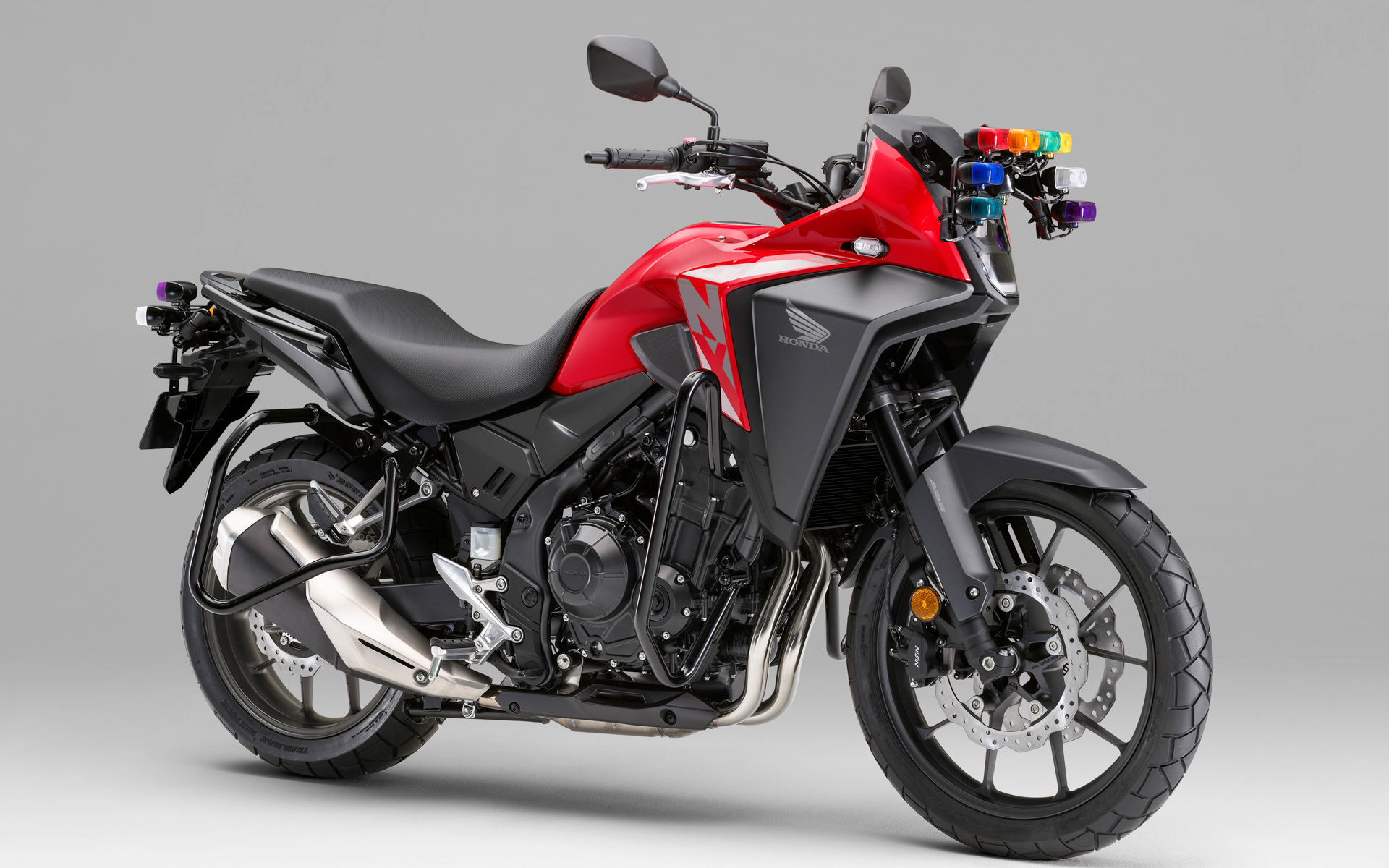 普通自動二輪免許教習車「NX400L（教習車仕様）」（ファイティングレッド）