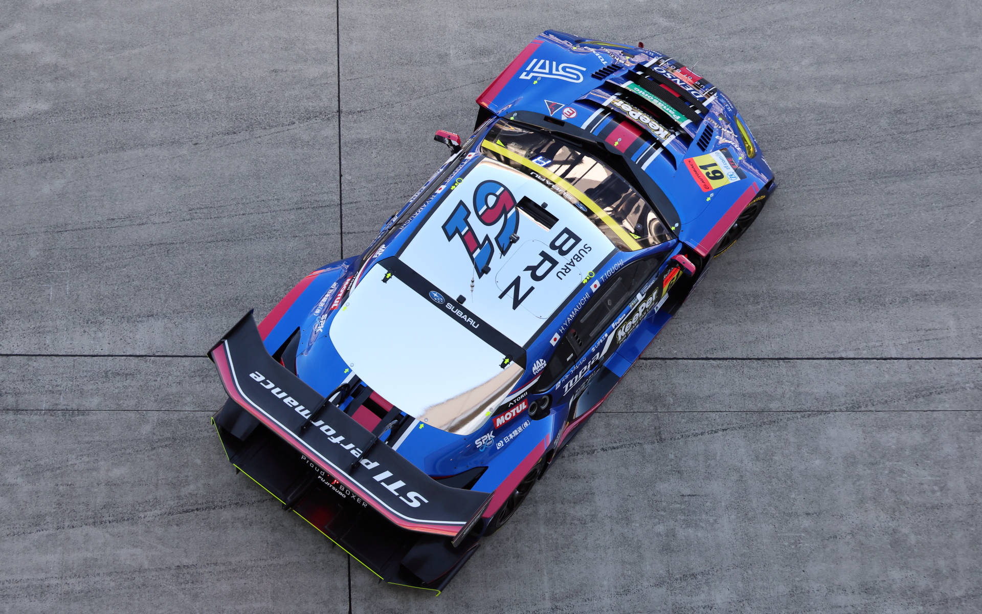 ルーフに61と描かれた新カラーリング