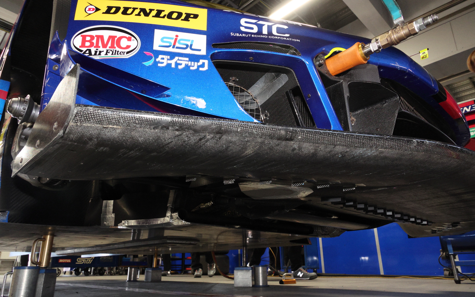 フロントスポイラー下部に追加されたボルテックスジェネレーター