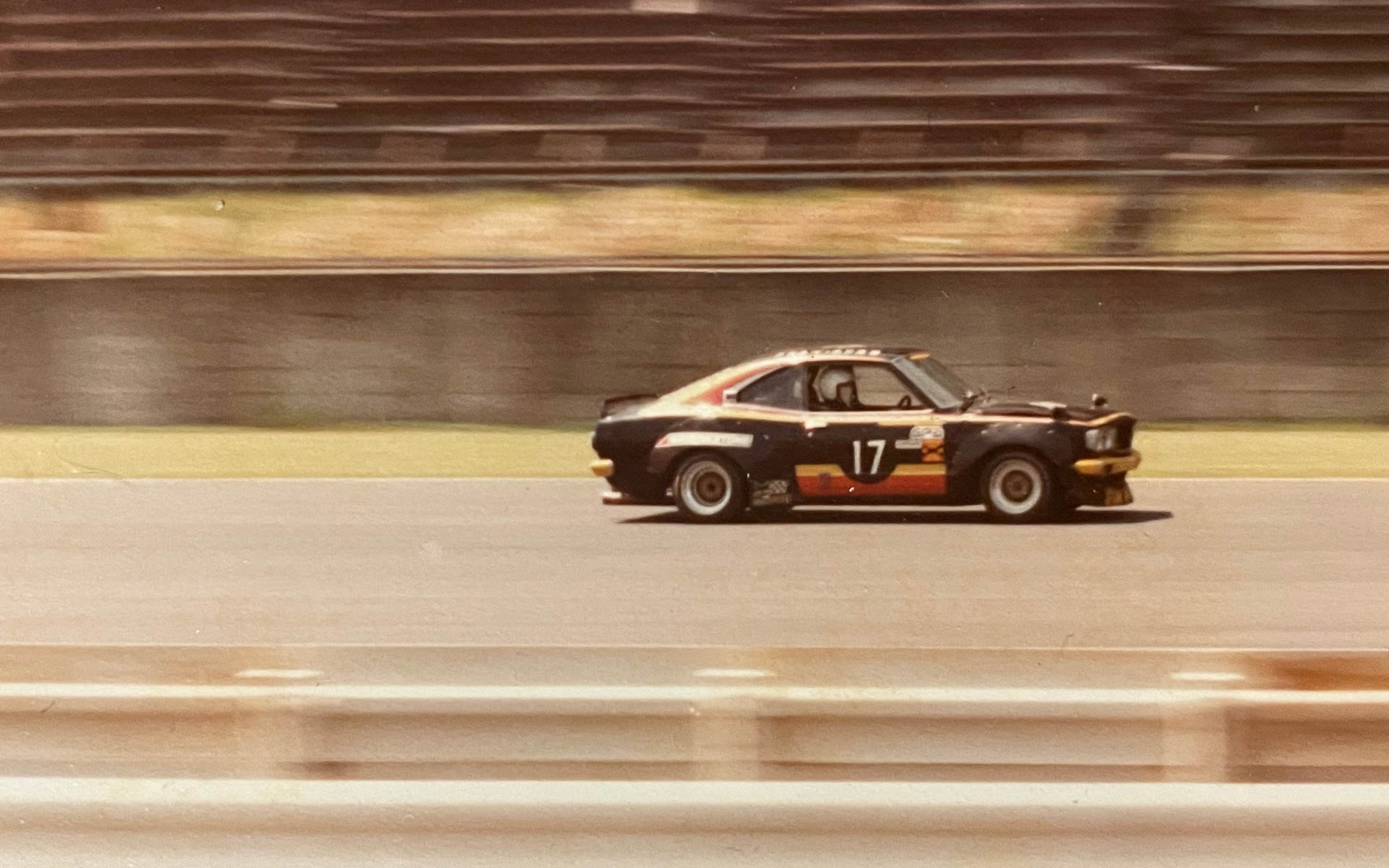 1981年の富士1000kmレース。初めて乗ったレースの華だった特殊ツーリングカーはナイトスポーツのRX-3だった。クラス2位だった。最後にフロントのショックアブソーバーが抜けて、マツダスピードのRX-3に抜かれてしまった