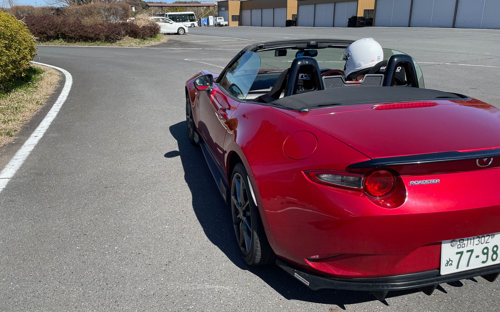 コースイン。安全に走れれば速度もついてきてドライビングが楽しくなってくる