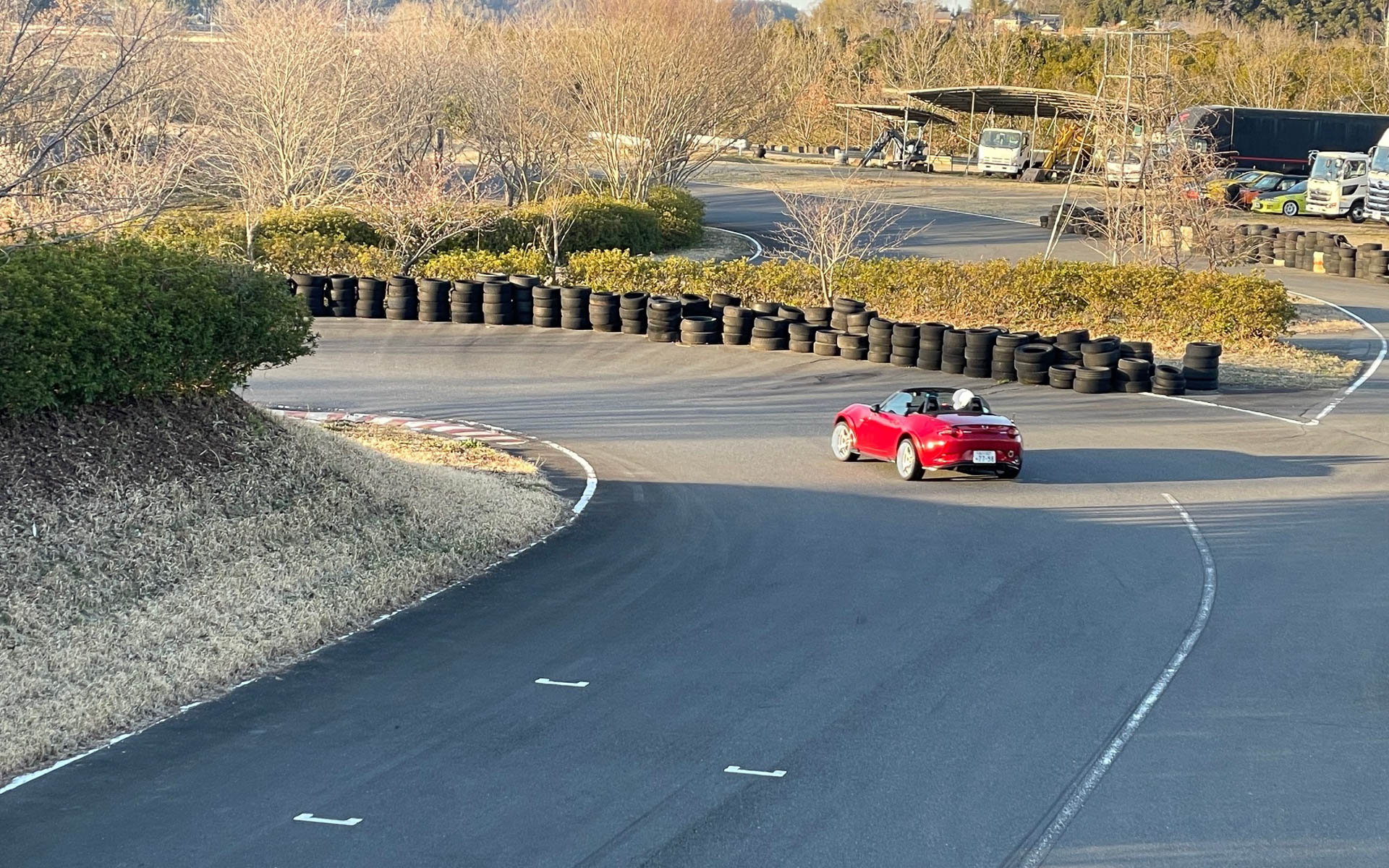 1コーナーに消えていく姿はなかなか様になっている