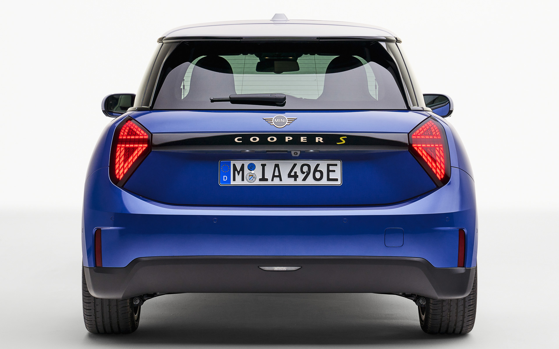 バッテリEVモデルのボディサイズは、3860×1755×1460mm（全長×全幅×全高）、ホイールベースは2525mm