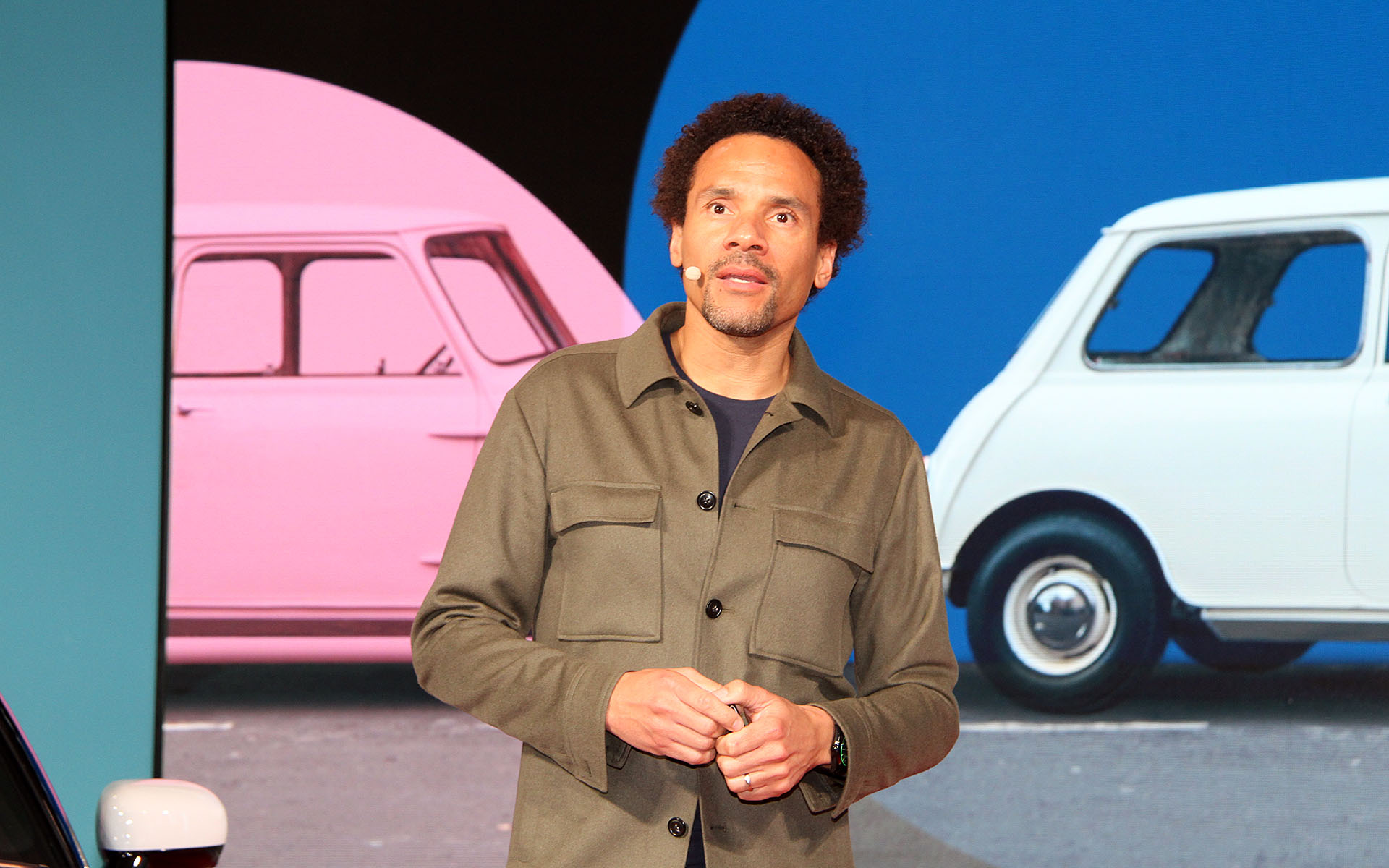 BMW AGのMINIデザイン部門責任者であるオリバー・ハイルマー氏