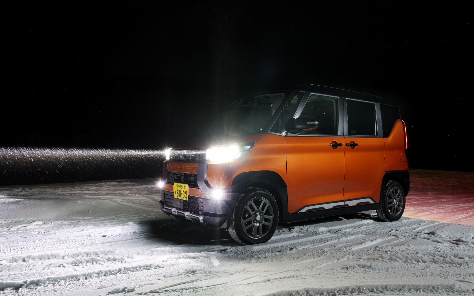 アダプティブLEDヘッドライトはT Premiumのメーカーオプション設定。これはぜひ追加しておきたい機能の1つ