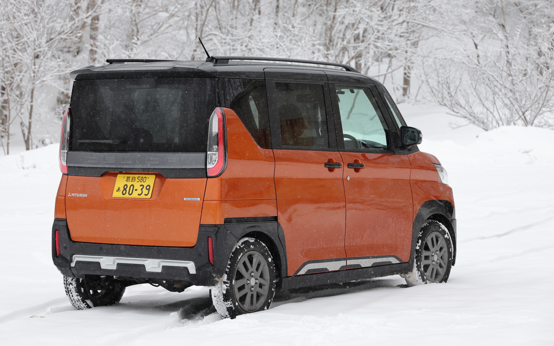 ボディサイズは3395×1475×1830mm（全長×全幅×全高）、ホイールベースは2495mm、車両重量は1060kg