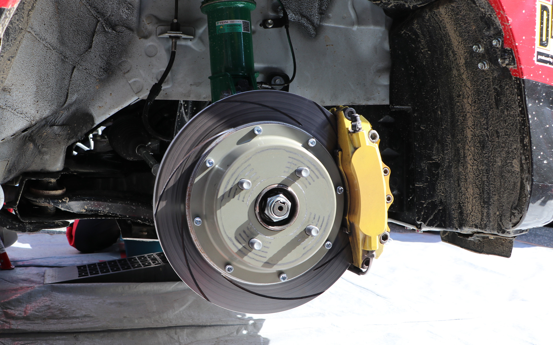 ブレーキは昨年ラリーに参戦していたコペンのブレーキを流用。流用できる車種を選択するのもメリットの1つ