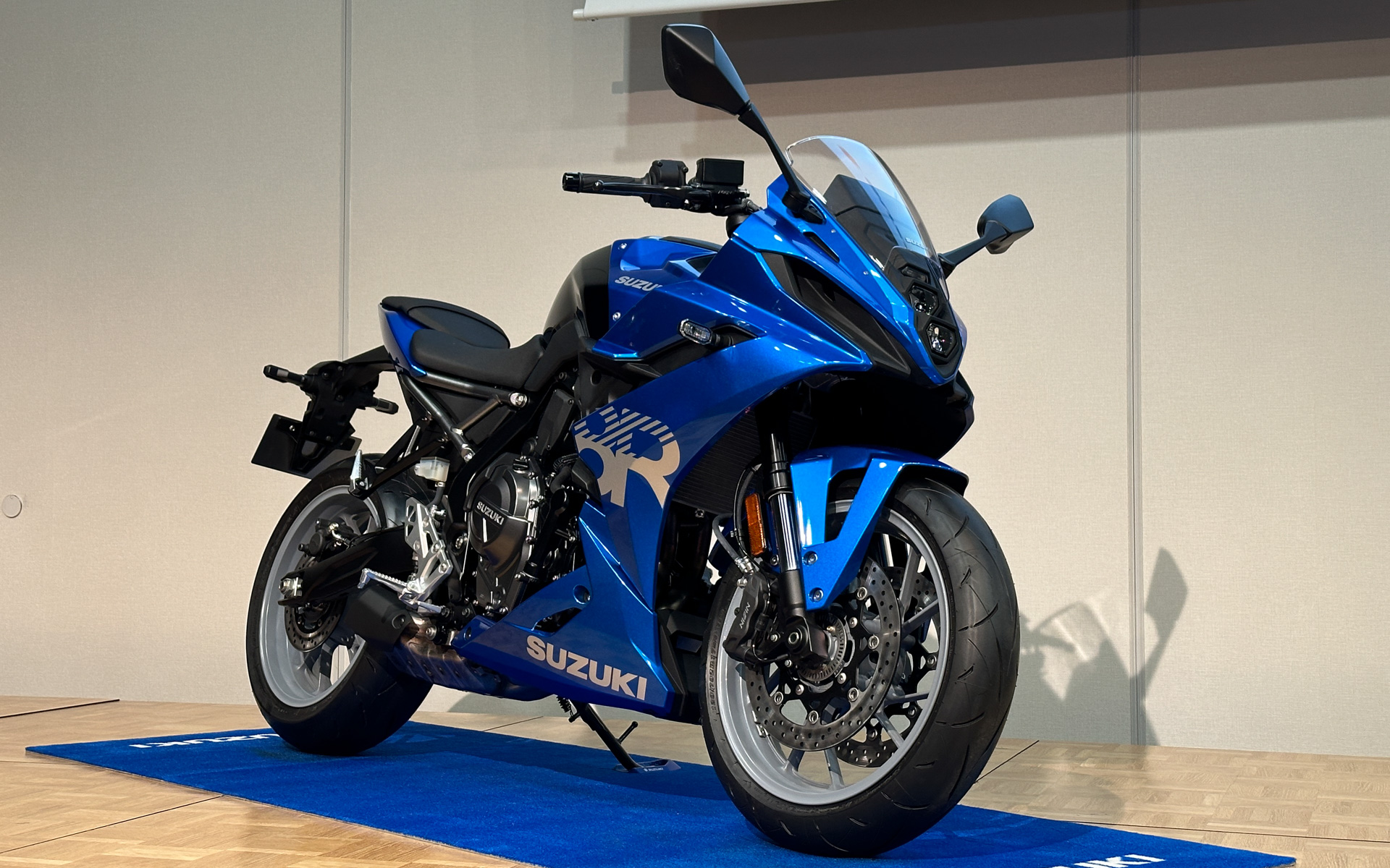 新型GSX-8R