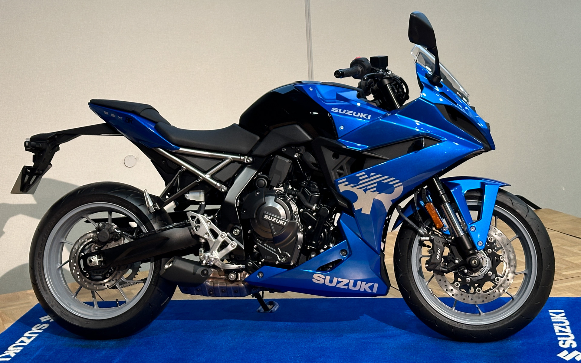 新型GSX-8R