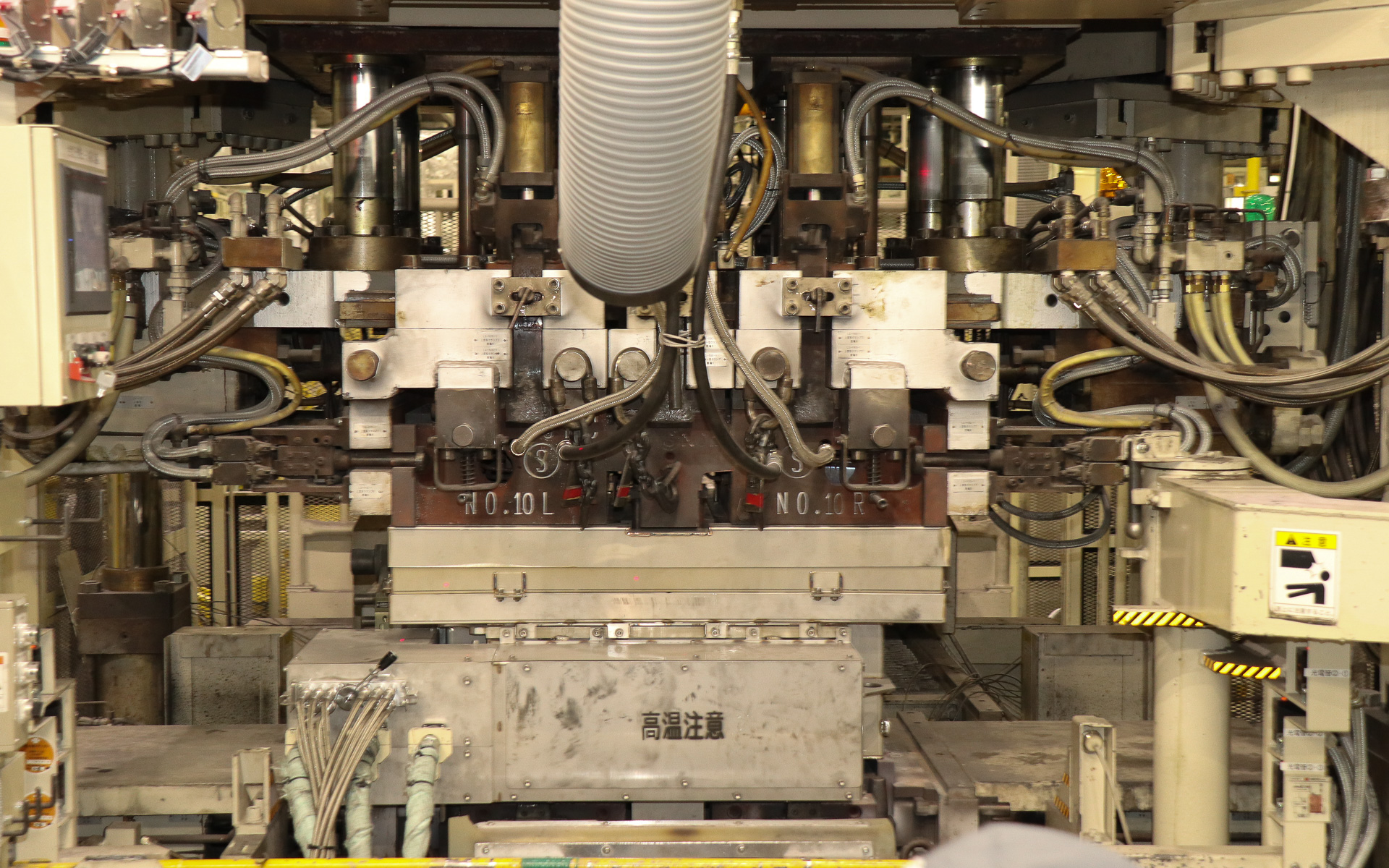 電気ヒーターを使う金型予熱ヒーター