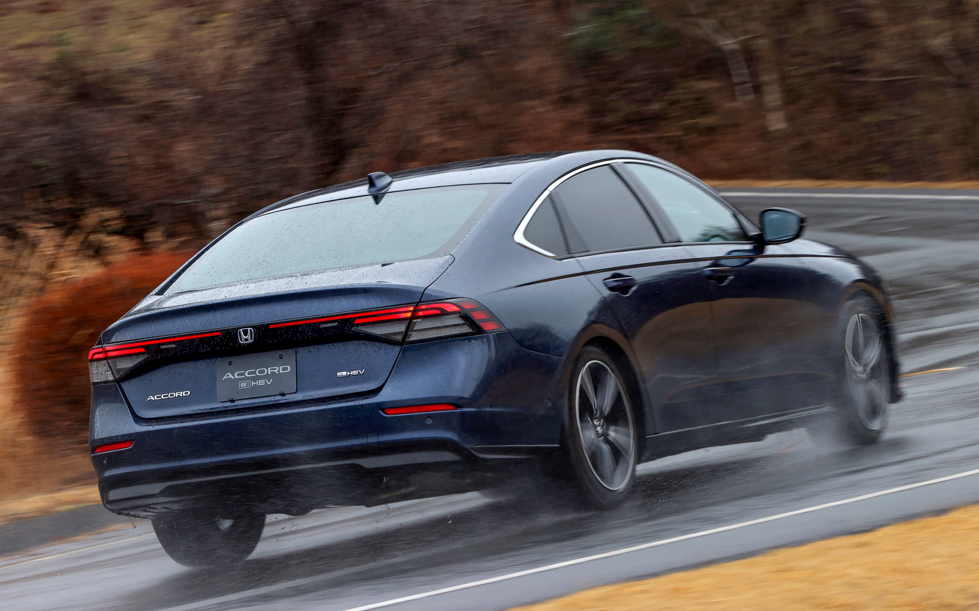 雨のワインディングでも不安なく走れたのが印象的