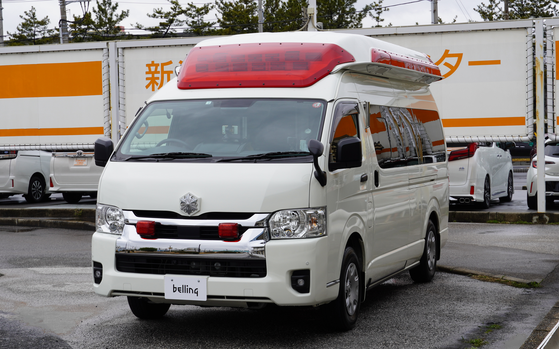 ベルリングのC-CABIN。ハイエースバンがベース車となるが、外観上では右側サイドパネルを垂直に立て室内空間を広げていることが特徴となる