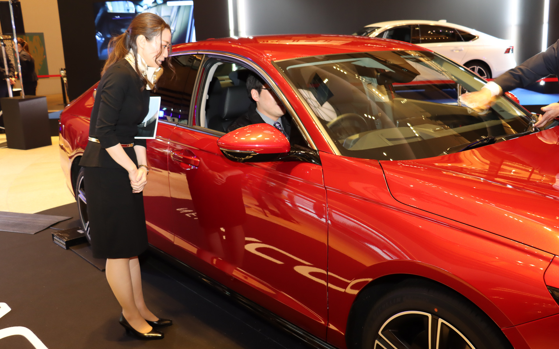 発売記念イベントの終了後には車両見学が可能になった