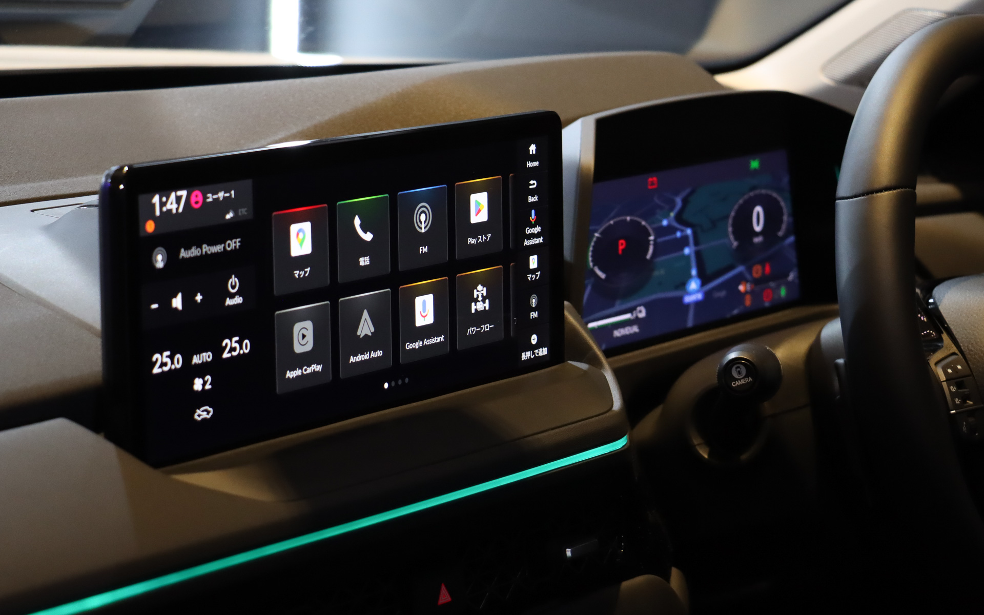 発売記念イベントの終了後には車両見学が可能になった