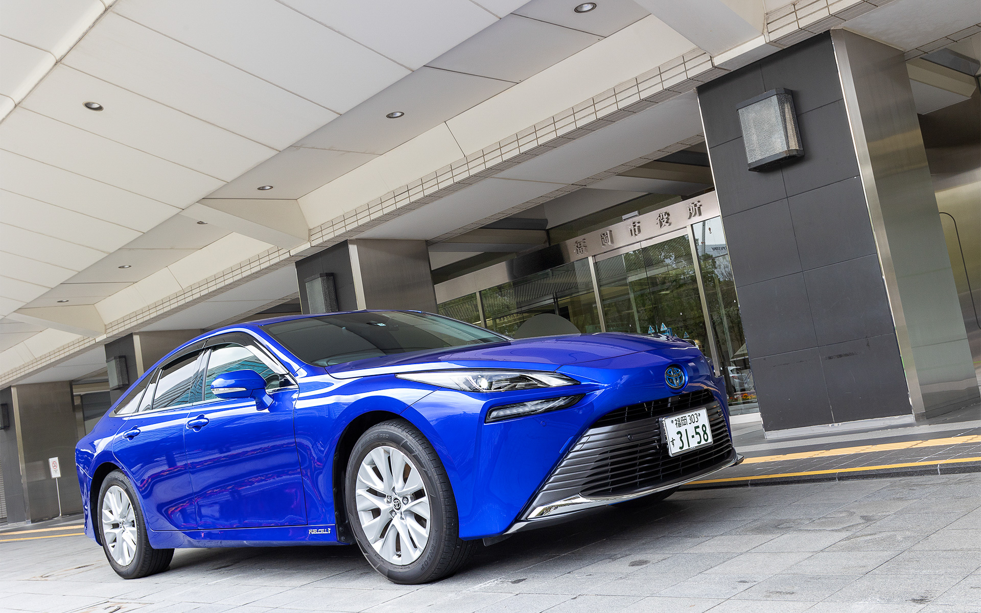 下水から作った水素で走らせている福岡市の公用車「トヨタ MIRAI（ミライ）」