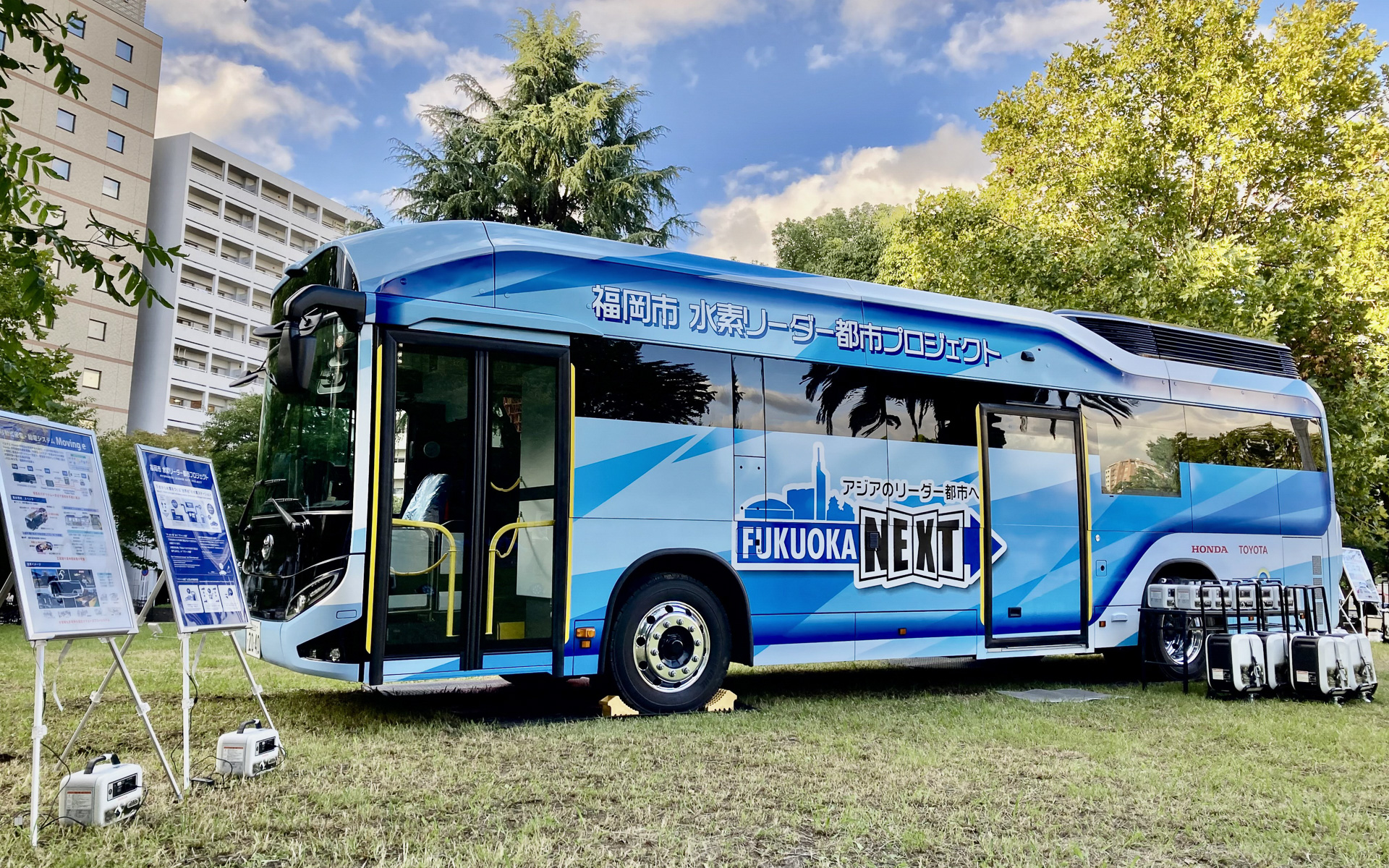 福岡市が導入しているMoving e。災害時だけの利用でなく平時でもイベント稼動、水素教室の会場としてなど幅広く活用している