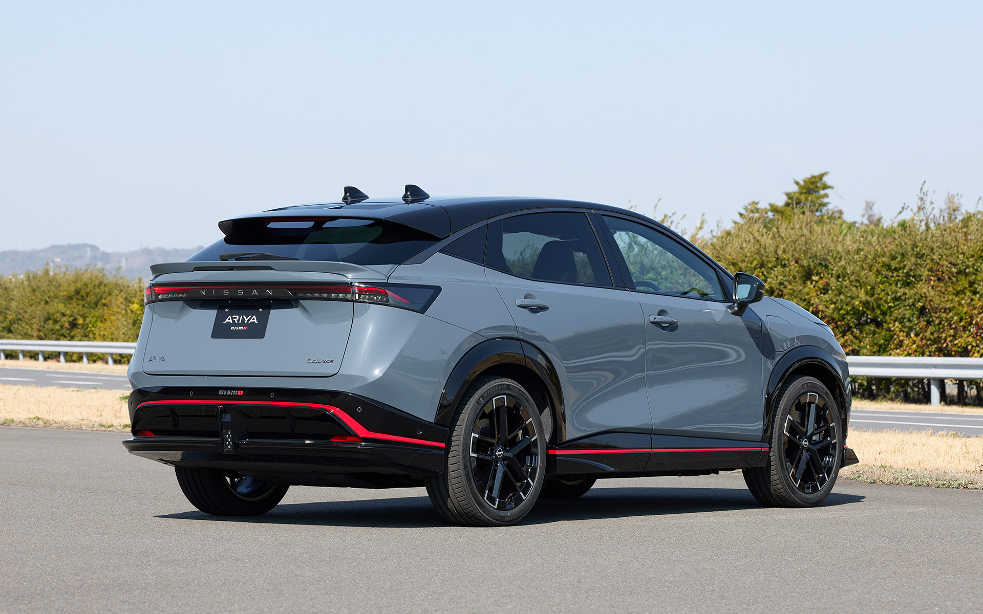 アリアNISMOのボディサイズは4650×1850×1655mm（NISMO B6 e-4ORCEの全長×全幅×全高。NISMO B9 e-4ORCEの全高はプロパイロット仕様が1650mm、プロパイロット2.0仕様が1660mm）、ホイールベースは2775mm