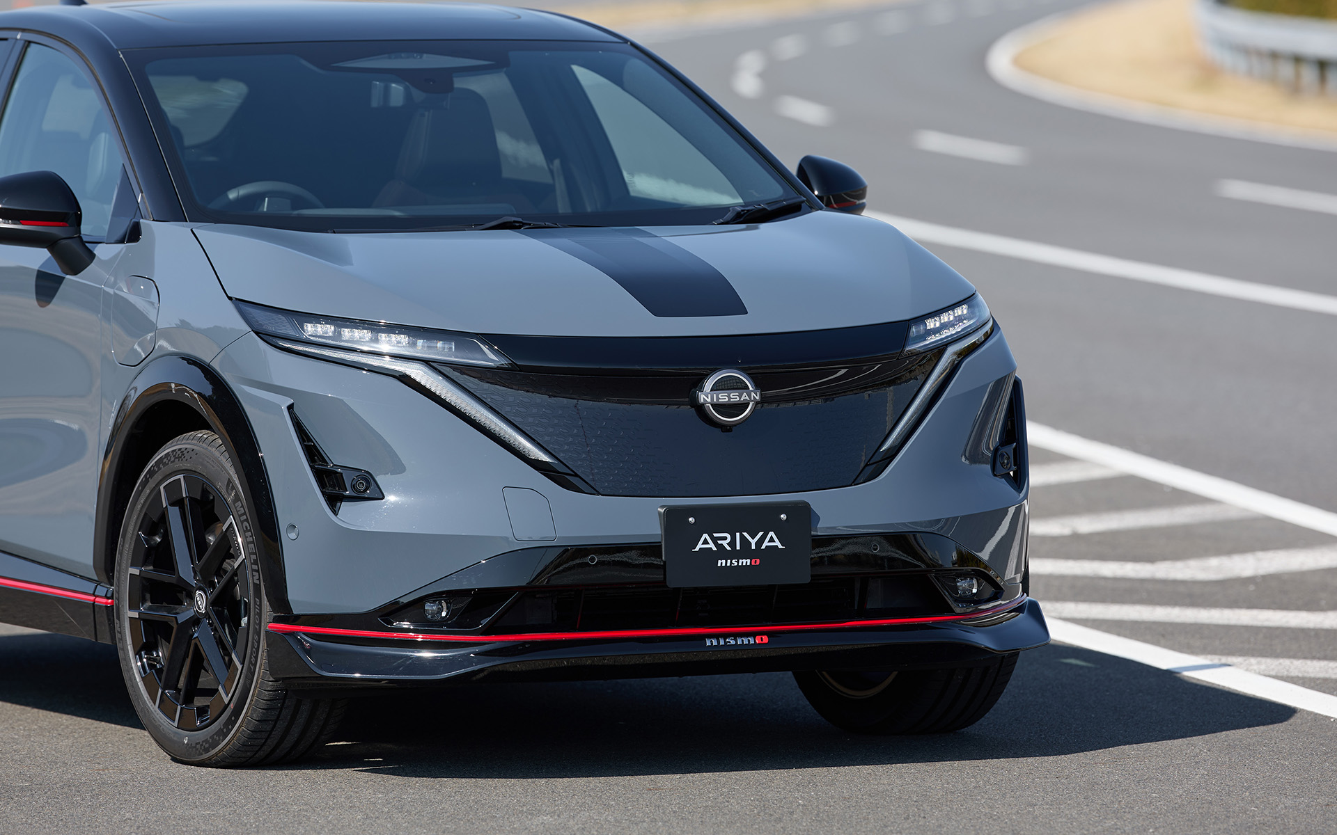 アリアNISMOのボディサイズは4650×1850×1655mm（NISMO B6 e-4ORCEの全長×全幅×全高。NISMO B9 e-4ORCEの全高はプロパイロット仕様が1650mm、プロパイロット2.0仕様が1660mm）、ホイールベースは2775mm