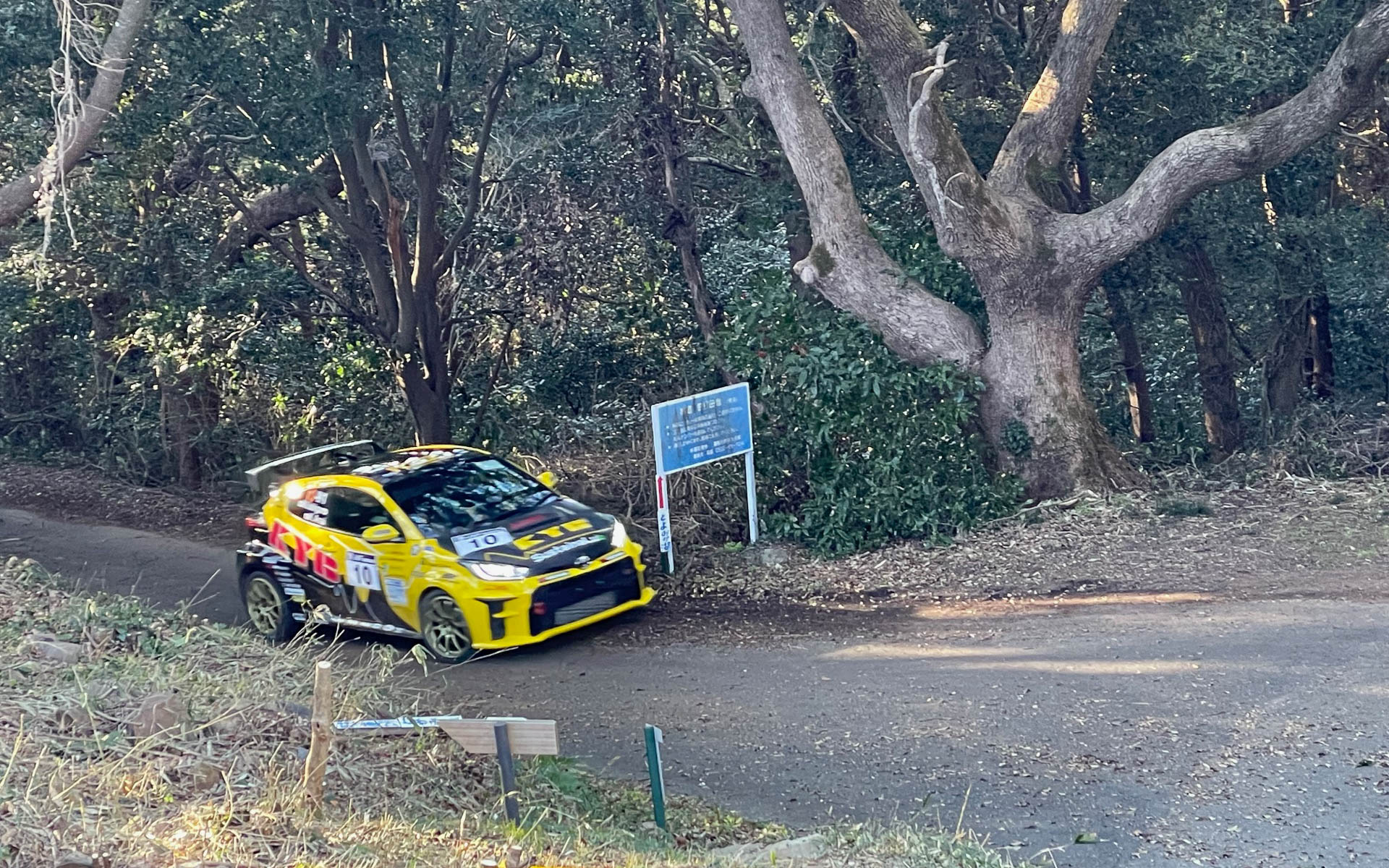 KYB号は丁寧にコーナリングラインを通過する。初の全日本を入賞で締めくくった