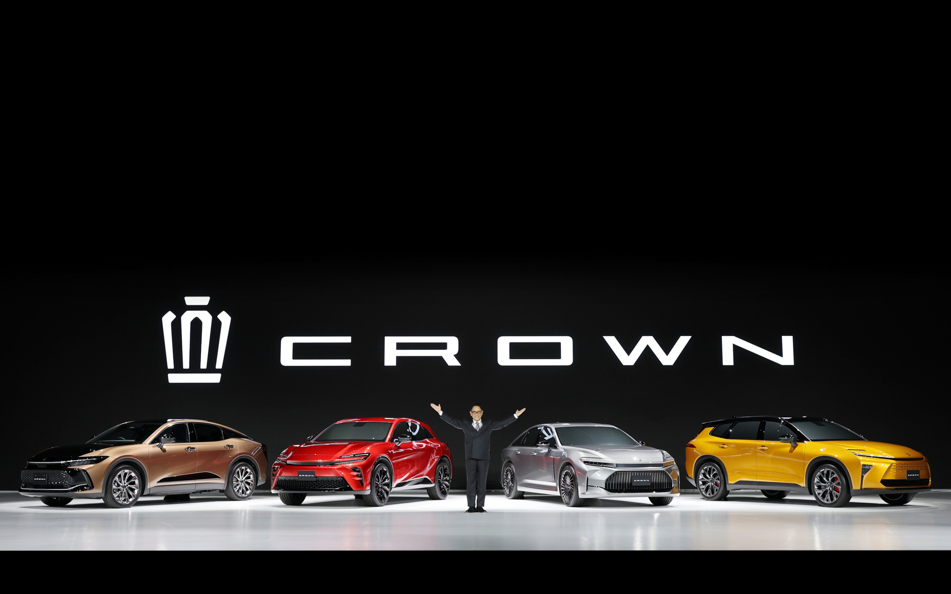 2022年に世界初公開された16代目「クラウン」の4モデル