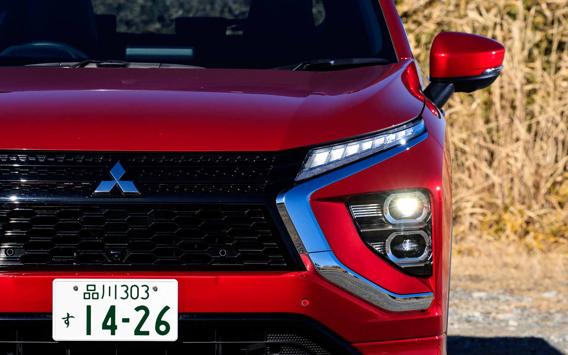 エクステリアでは2020年の大幅改良時にフロントデザインコンセプト「ダイナミックシールド」を進化させ、各種ランプレイアウトの変更で精悍でスポーティな表情に一新。バンパー下部にはアンダーガード風ガーニッシュを採用し、SUVとしての力強さを表現した