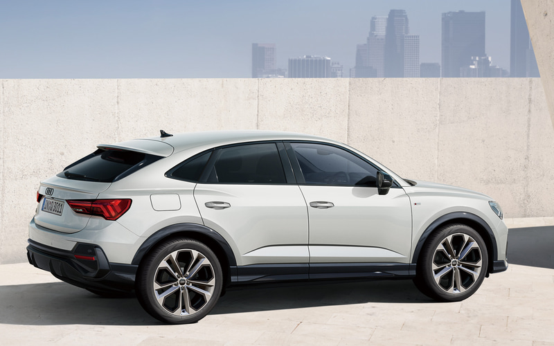Audi Q3 スポーツバック S-Line 純正タイヤホイール　4本 AUDI Q3 スポーツバック S-LINE 純正タイヤ、ホイール - メルカリ