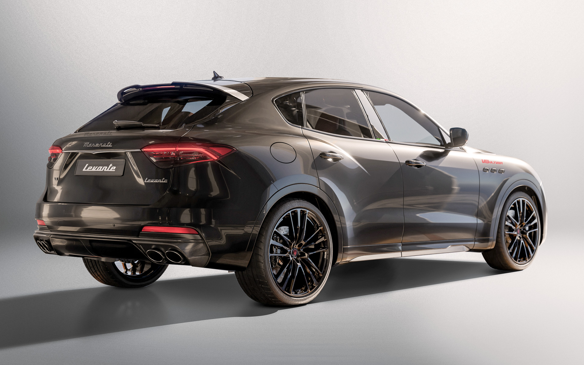 レヴァンテ V8 ウルティマ。ボディカラーは「ネロ・アッソルート」