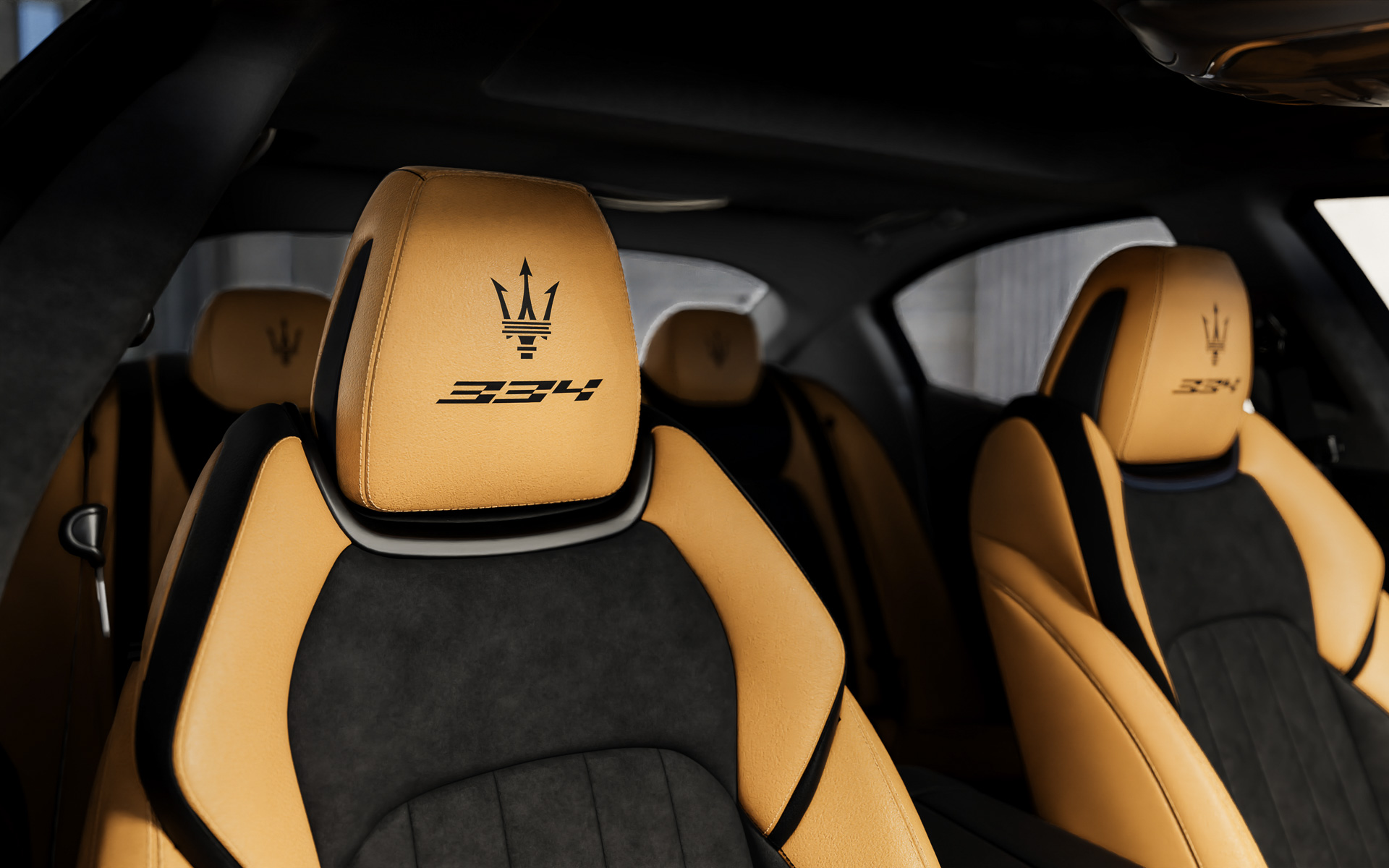 ヘッドレストにはトライデントと334の刺繍が入る