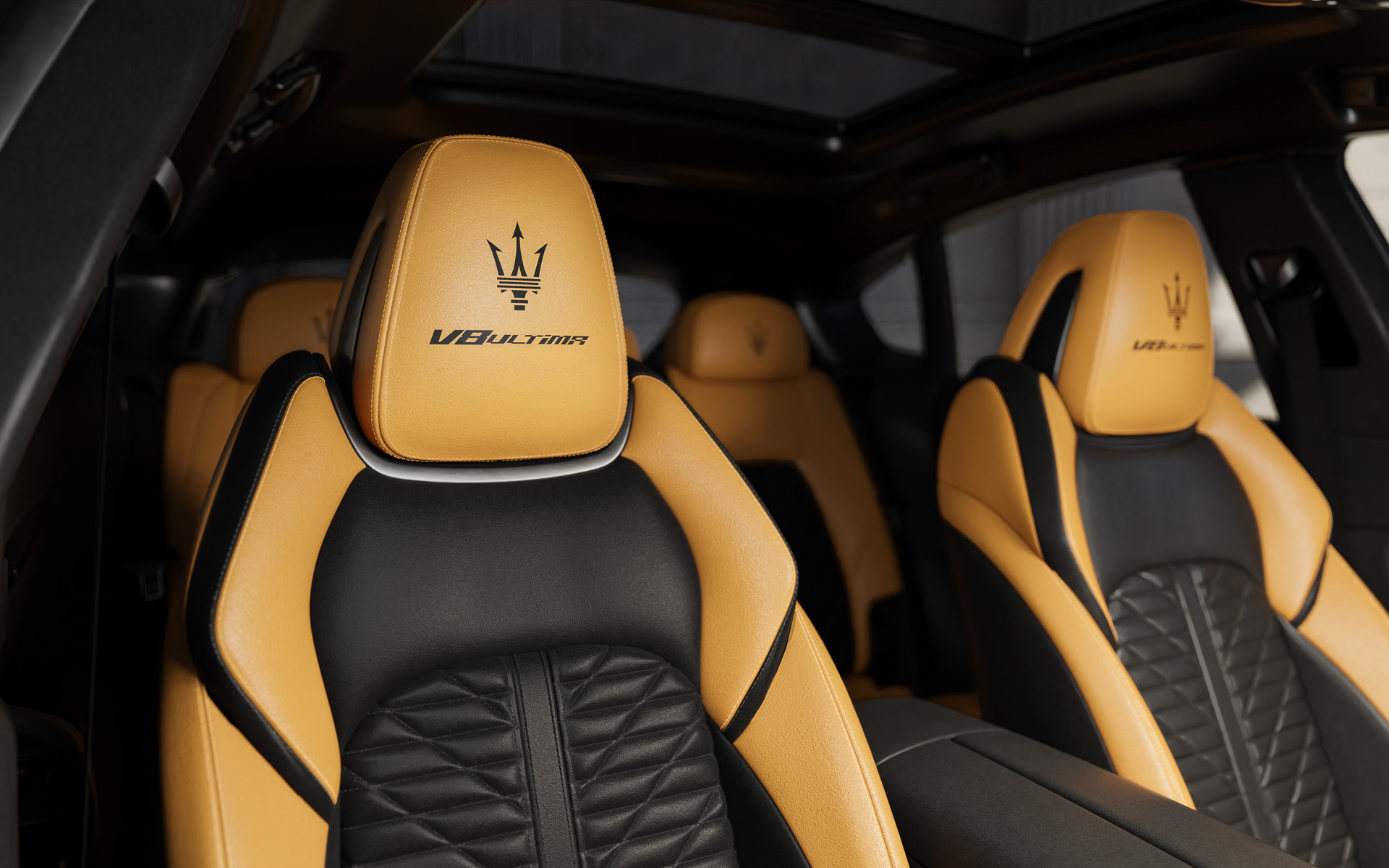 前席のヘッドレストには「トライデント」と「V8 Ultima」ロゴを刺繍