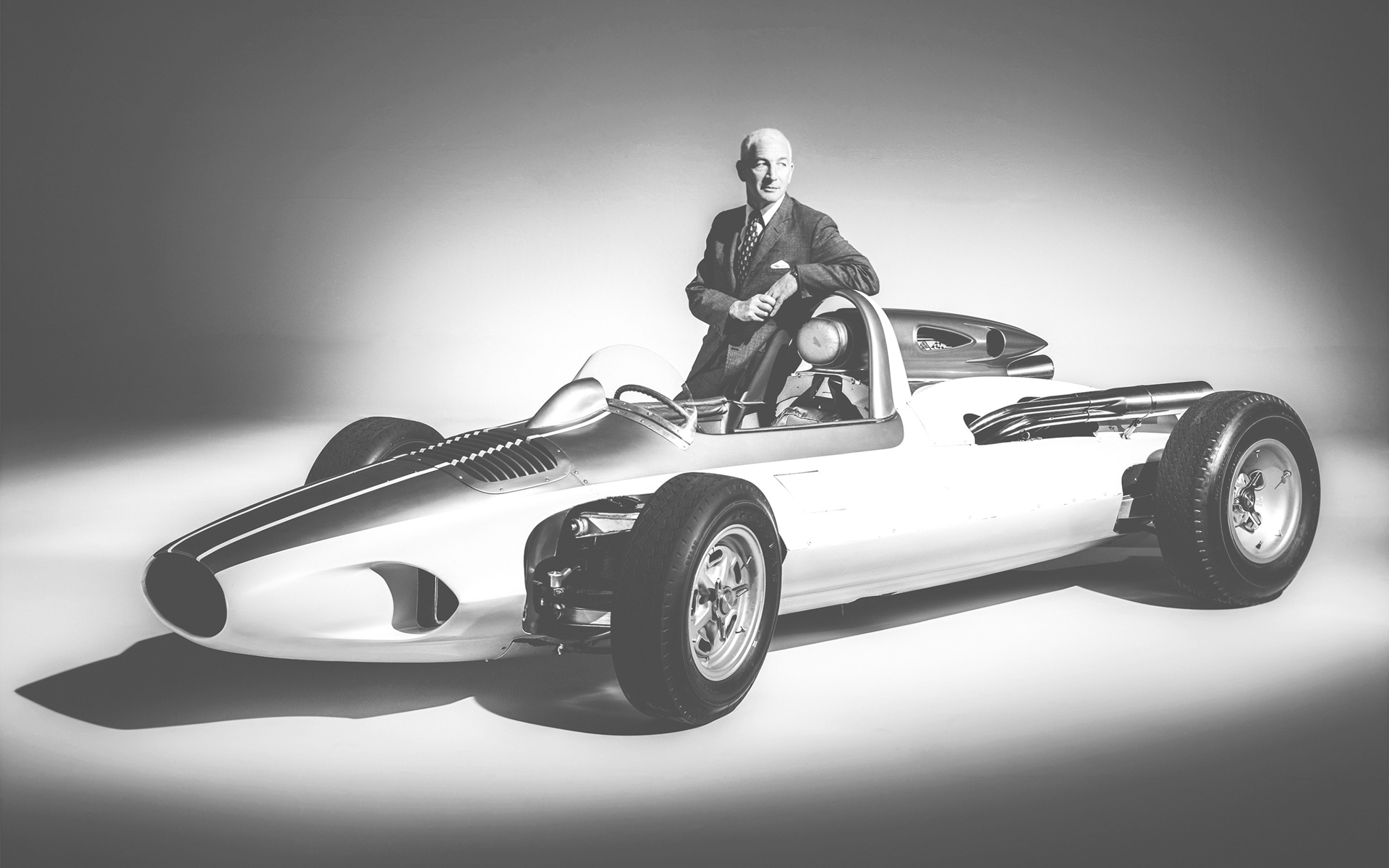 「CERV I」と並ぶゾーラ