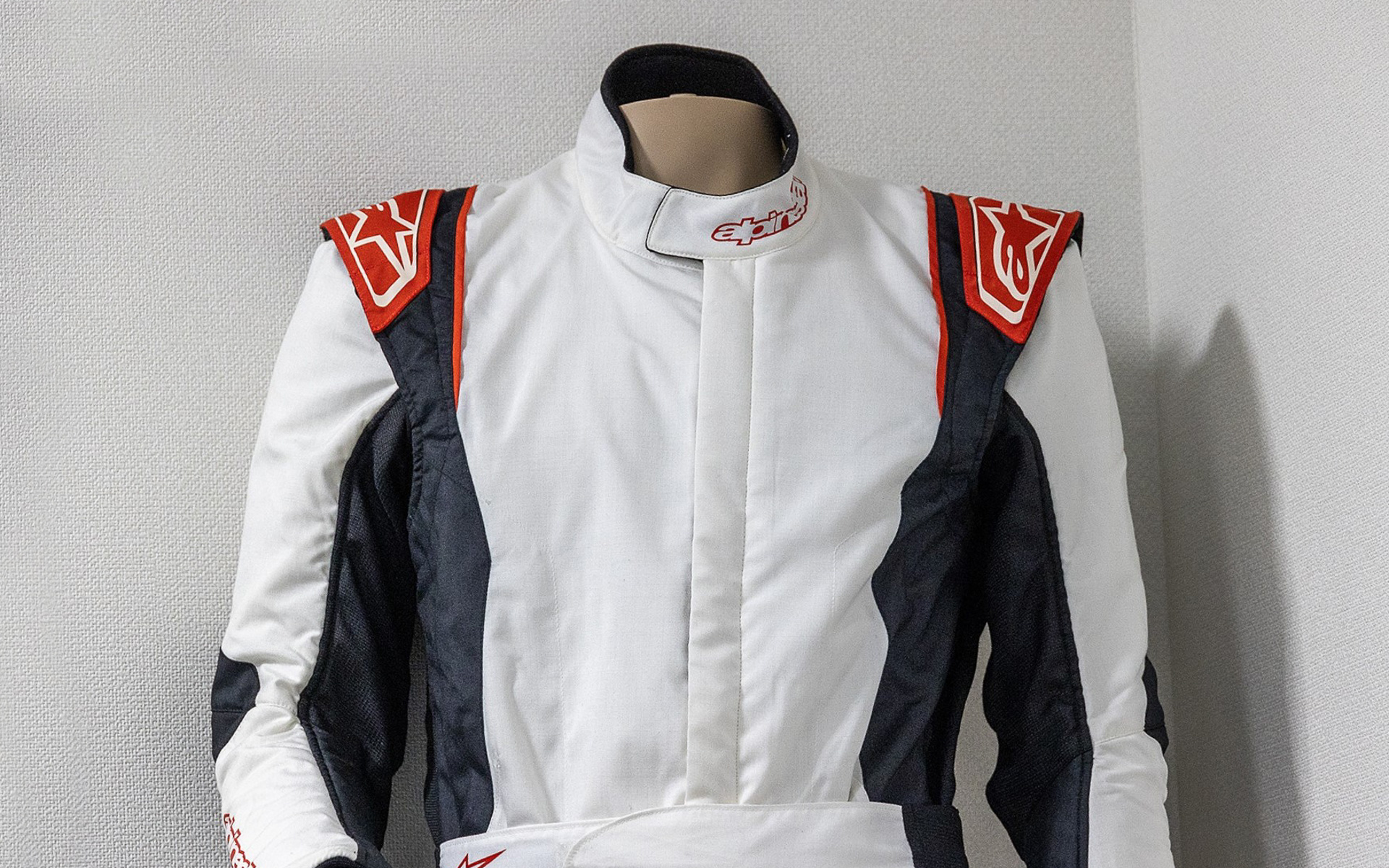 胴体部、脇、脇の下には通気性に優れる素材を使用