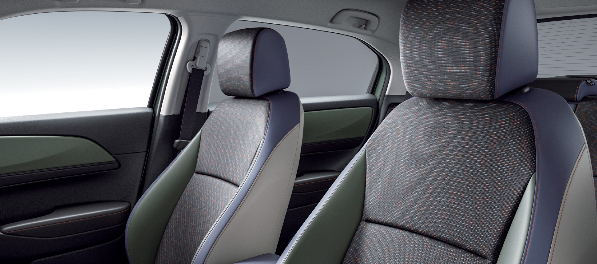 e:HEV X・HuNT パッケージ（FF）