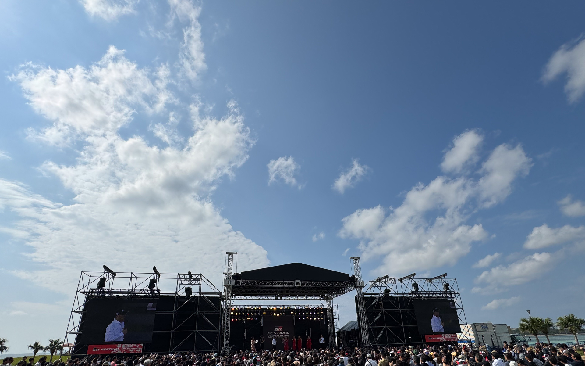 モリゾウ選手は、MAXのライブにもサプライズで登場。MAXの曲を聞くといろいろなことが走馬灯のように巡るという