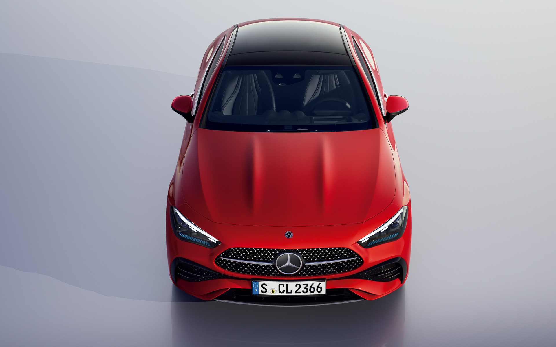 ロングボンネットに配されたパワードームにより、フロントマスクのダイナミックな印象がより強調されている