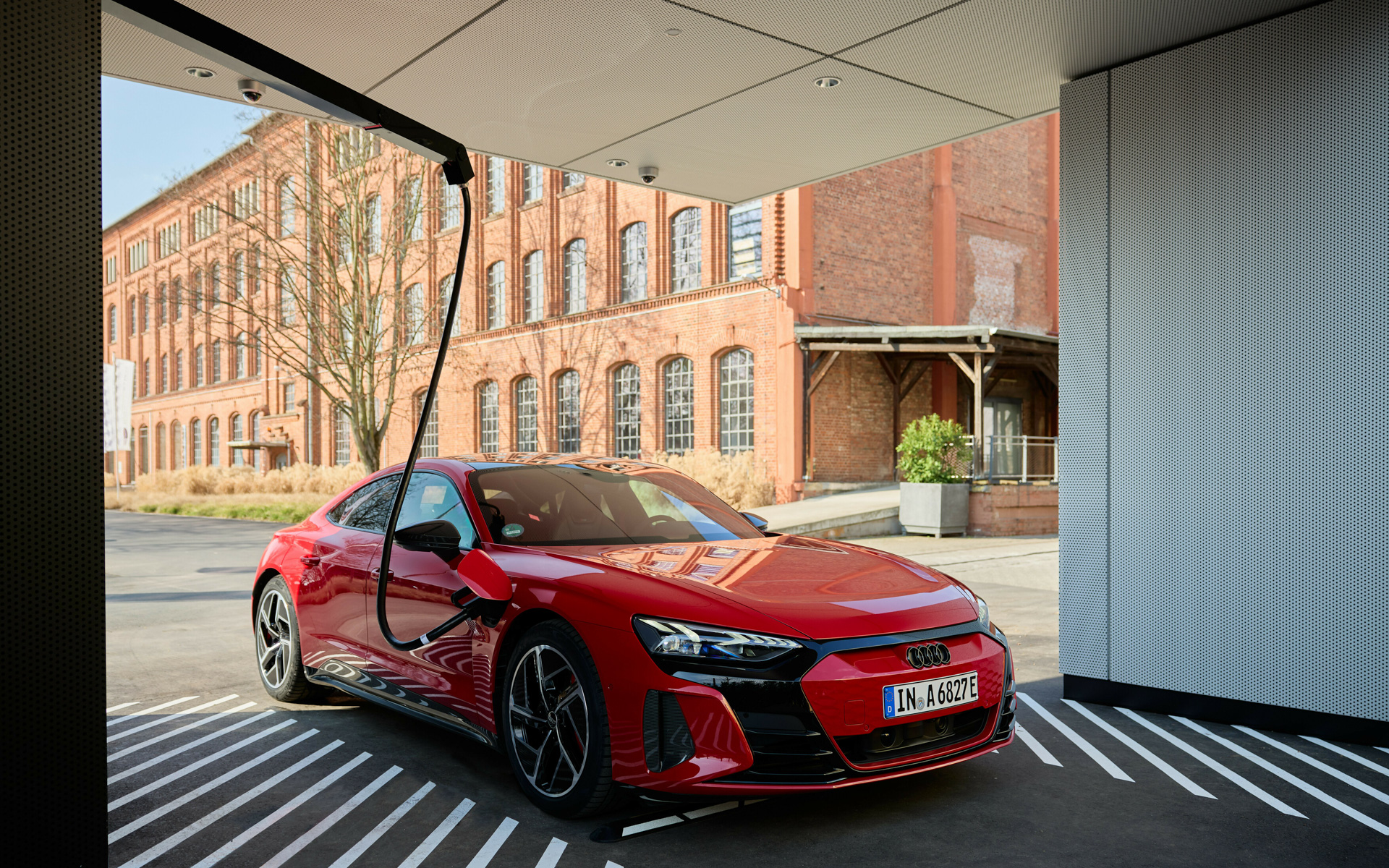 ドイツ・フランクフルトにオープンした6番目の「Audi charging hub」