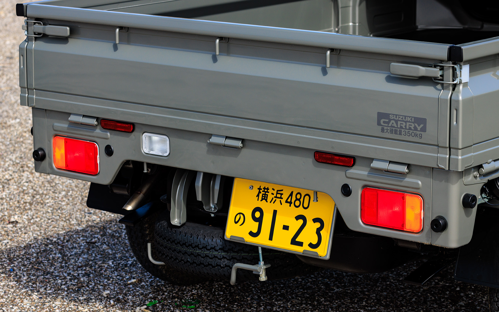 リアのランプ類は荷台下部に