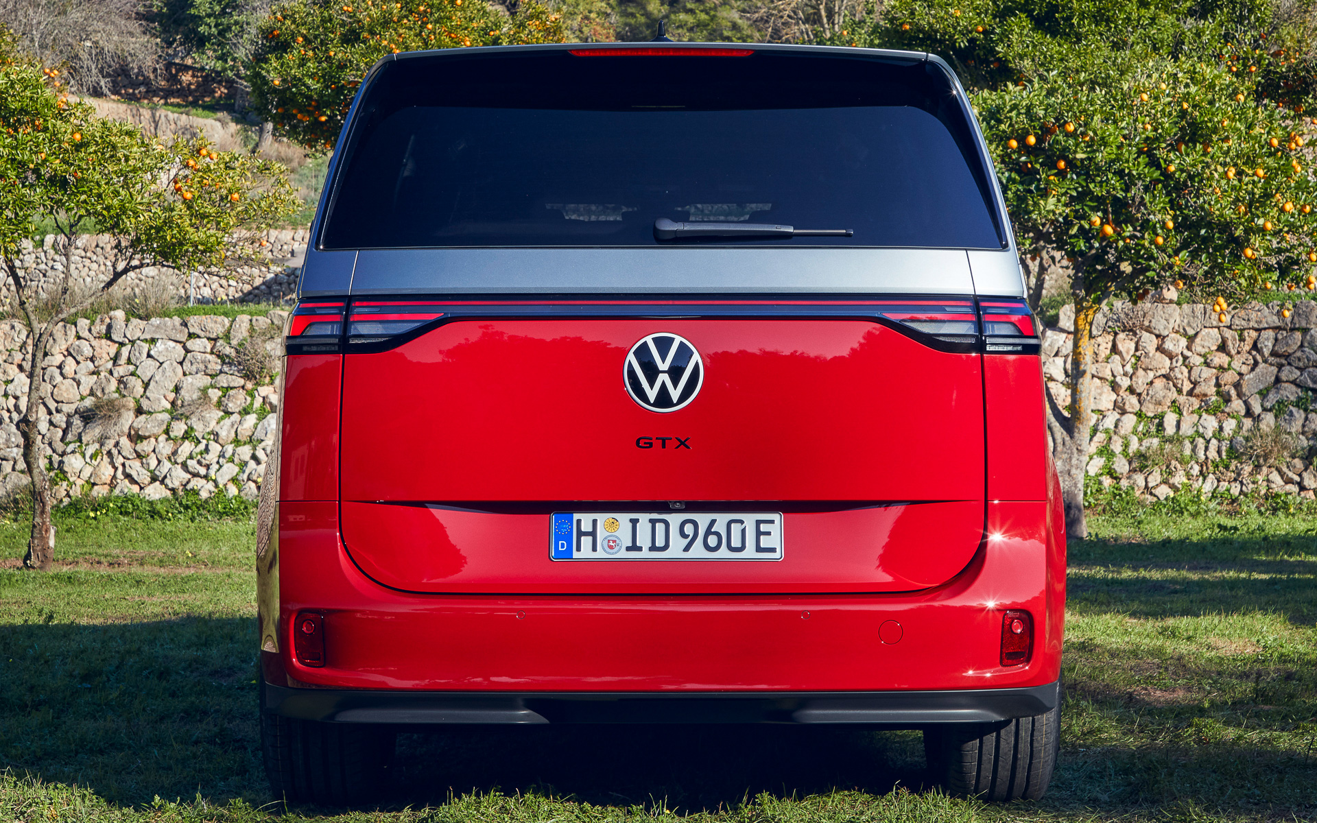 新型バッテリEVバン「ID. Buzz GTX」