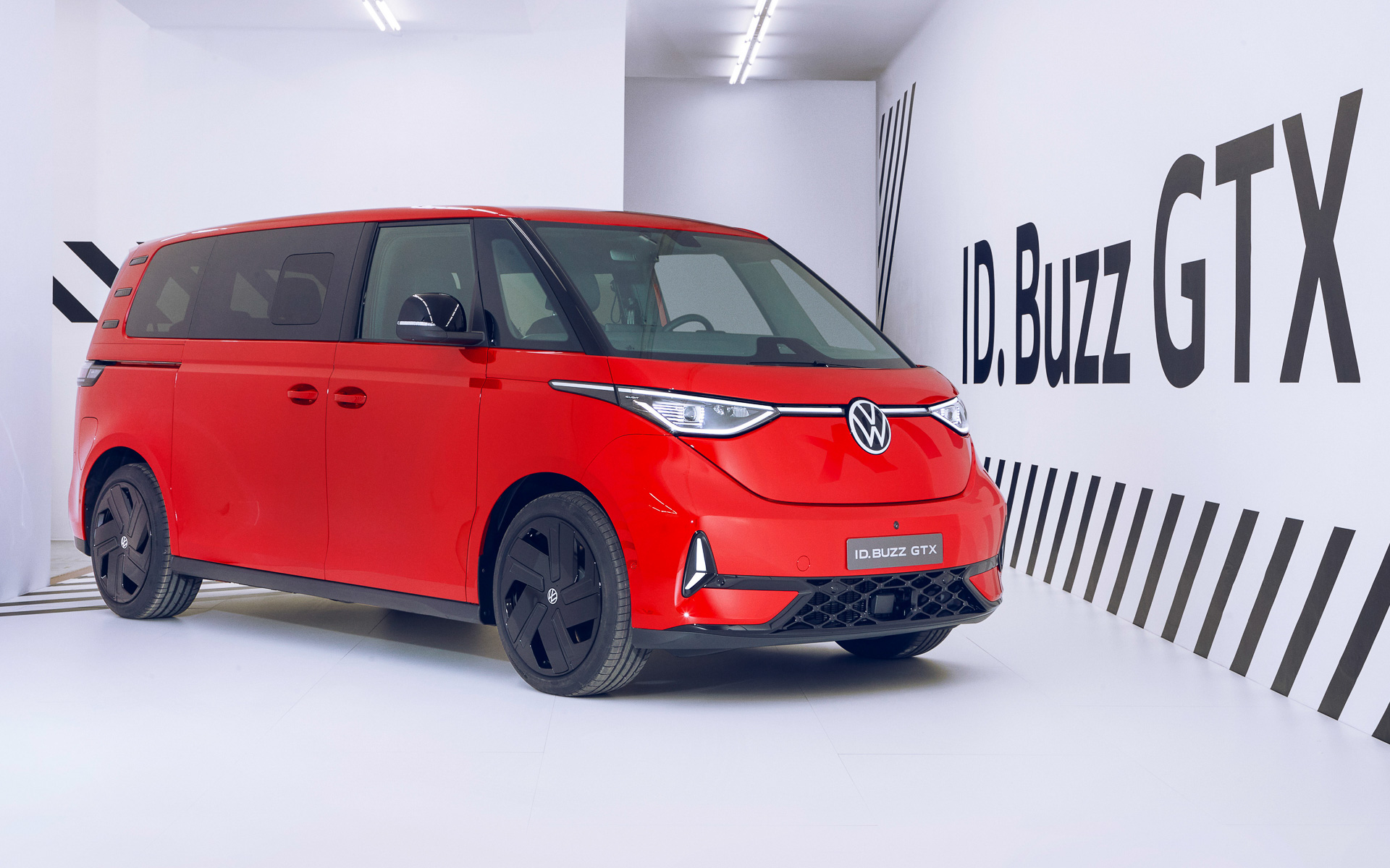 新型バッテリEVバン「ID. Buzz GTX」